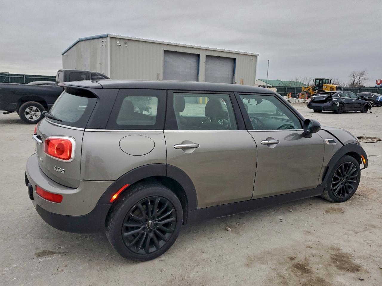 2017 MINI COOPER CLUBMAN photo 3