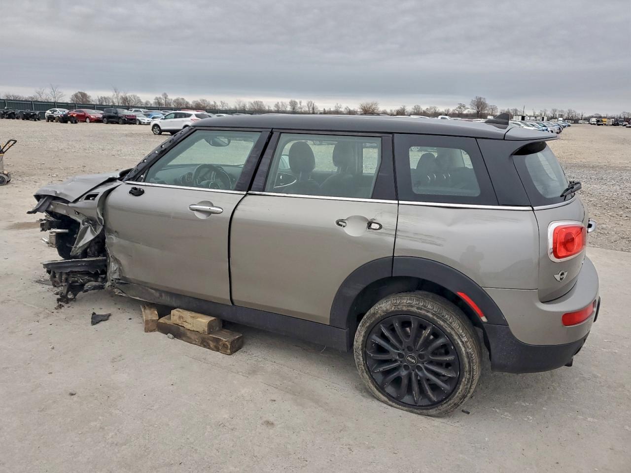2017 MINI COOPER CLUBMAN photo 2