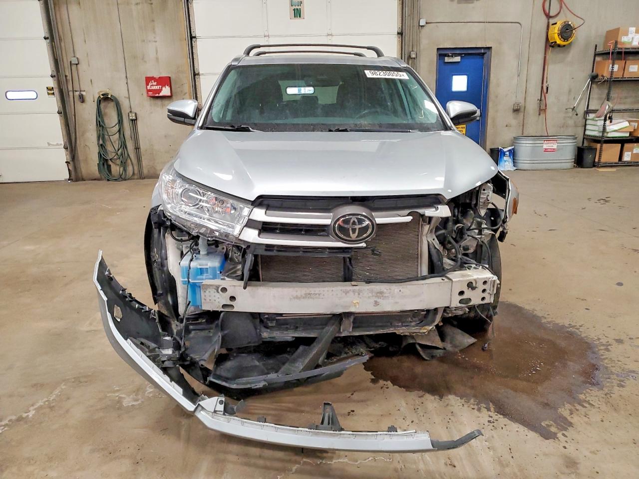 2018 TOYOTA HIGHLANDER SE photo 5