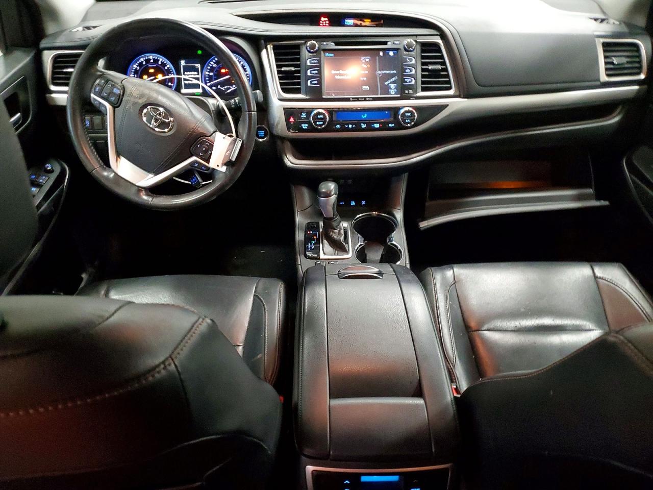 2018 TOYOTA HIGHLANDER SE photo 8