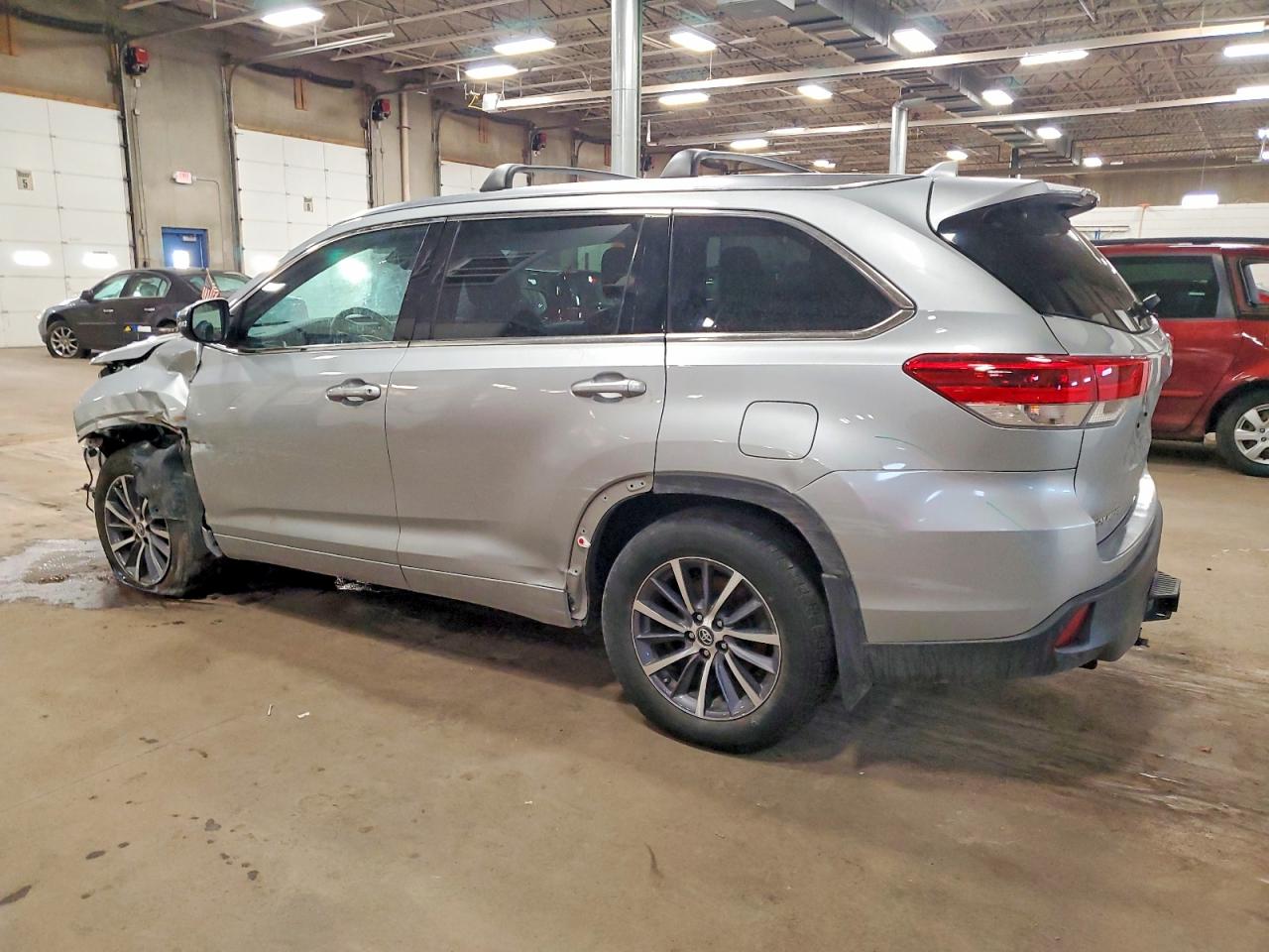 2018 TOYOTA HIGHLANDER SE photo 2
