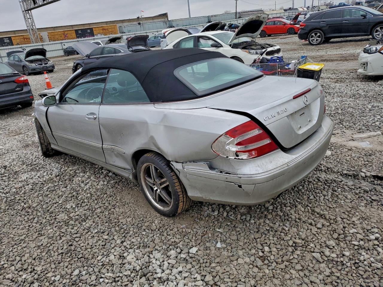 2005 MERCEDES-BENZ CLK 320 photo 2