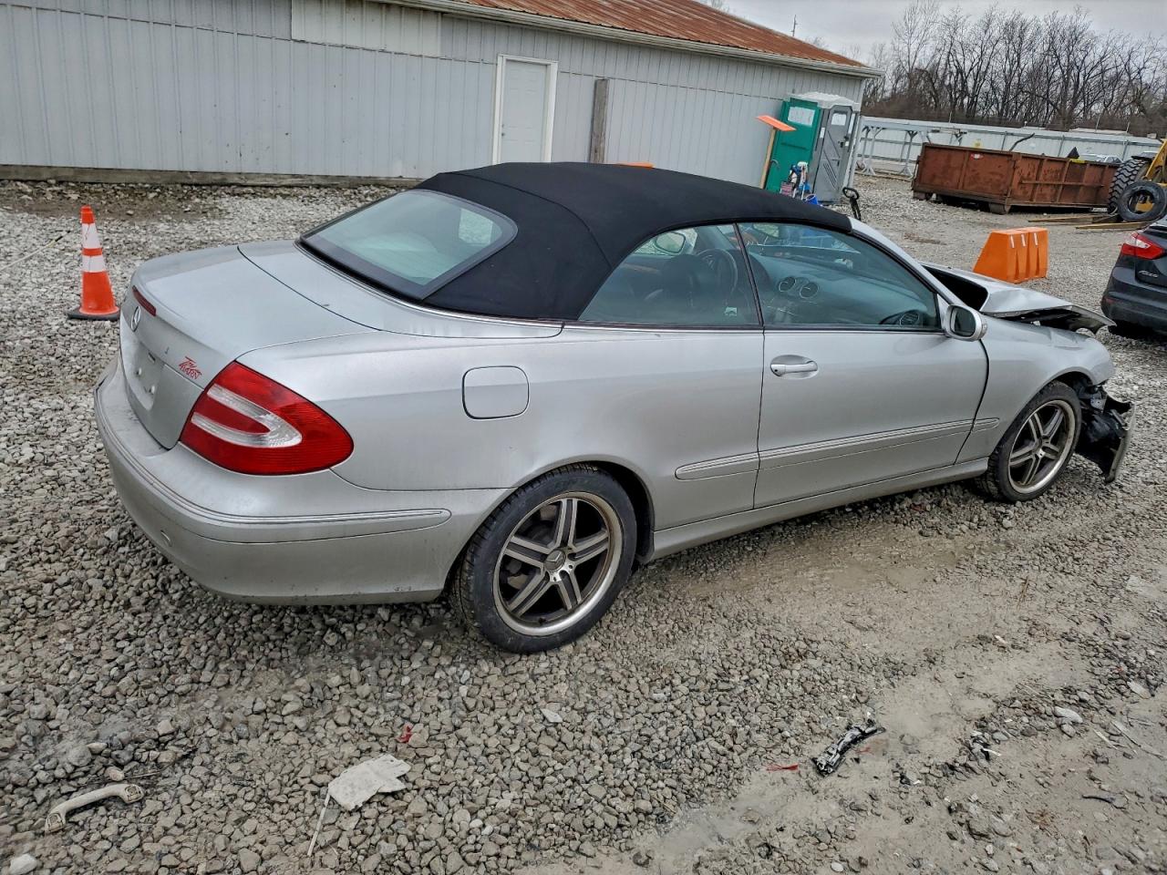 2005 MERCEDES-BENZ CLK 320 photo 3