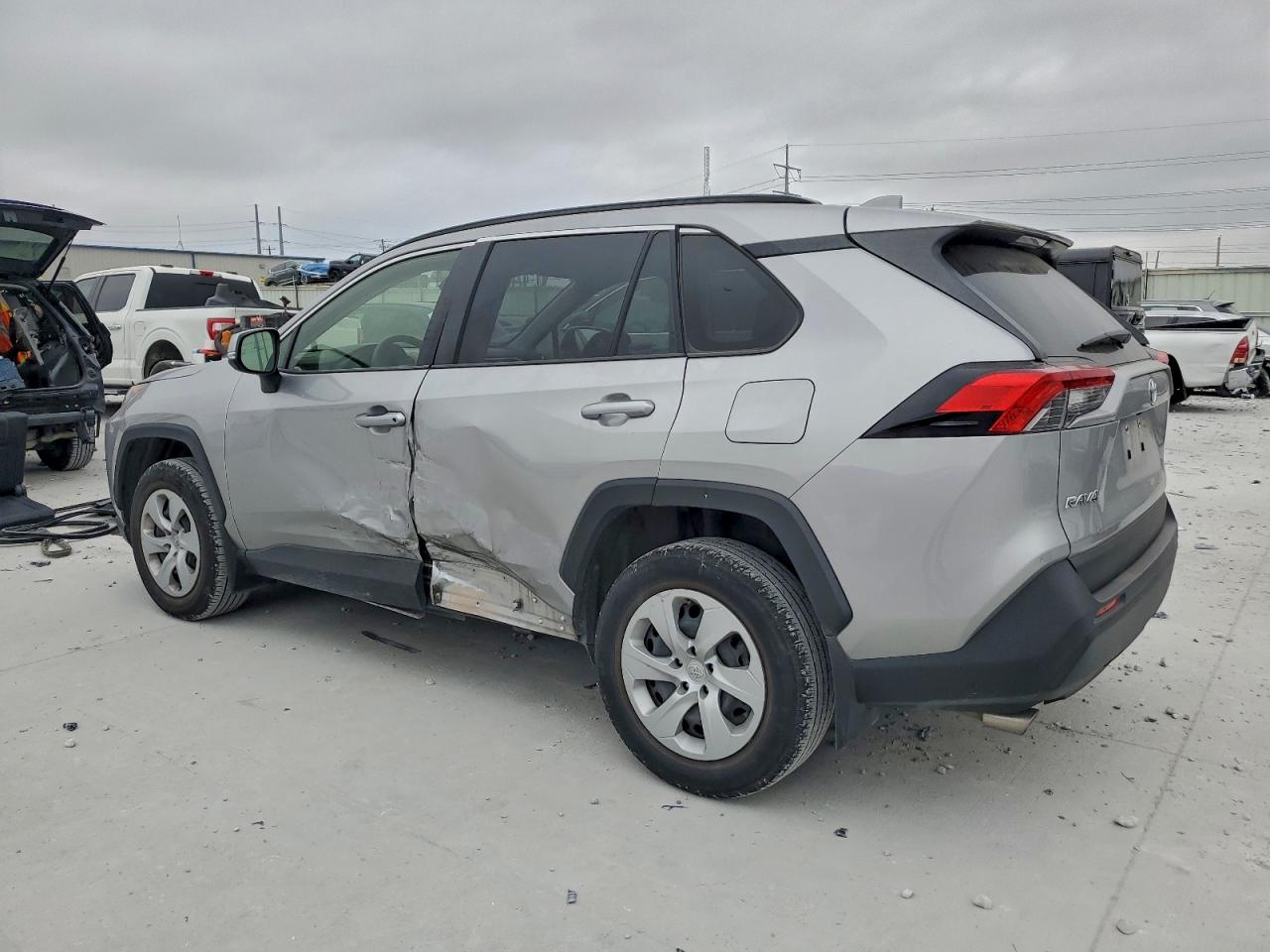 2019 TOYOTA RAV4 LE photo 2