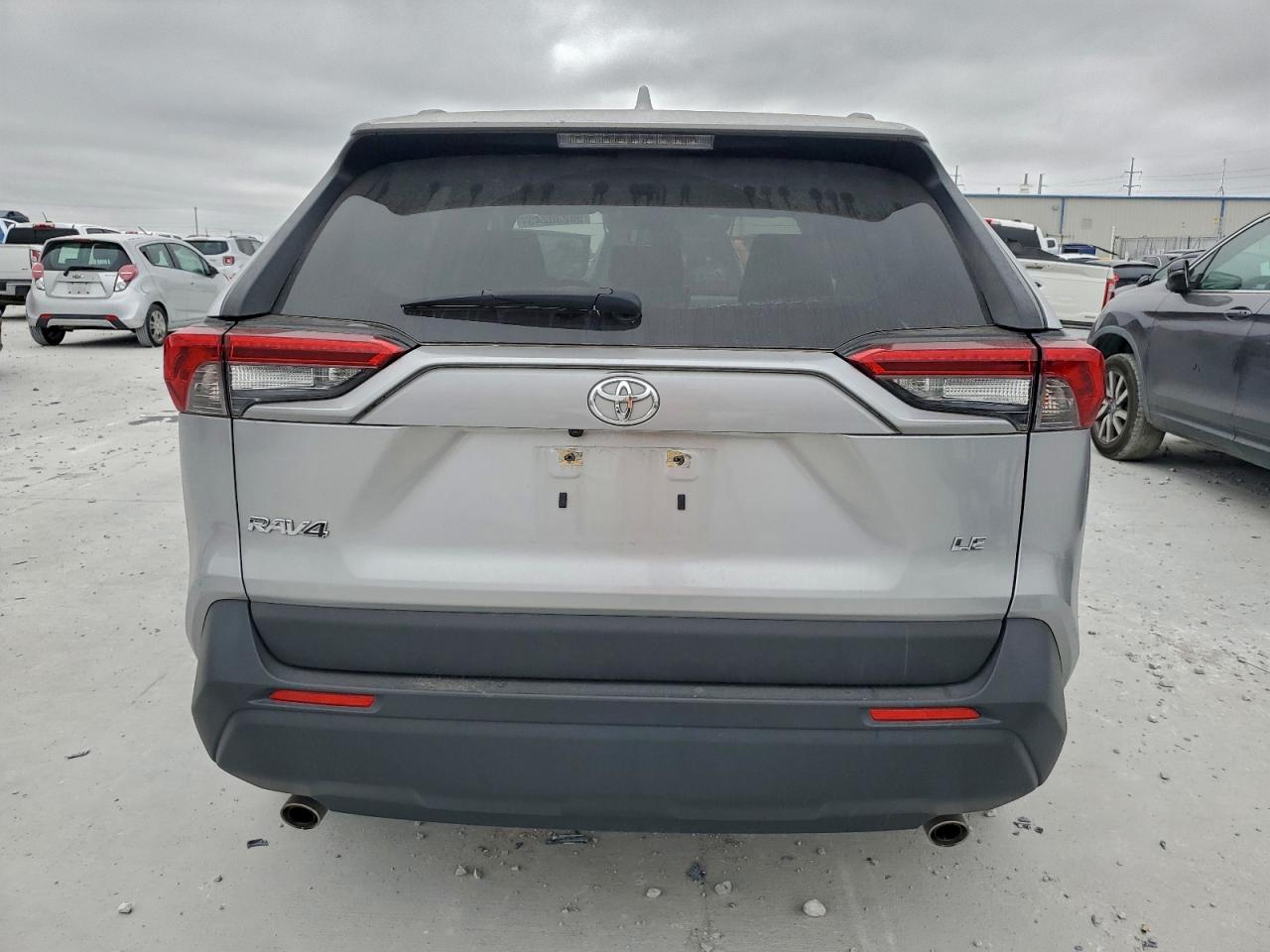 2019 TOYOTA RAV4 LE photo 6