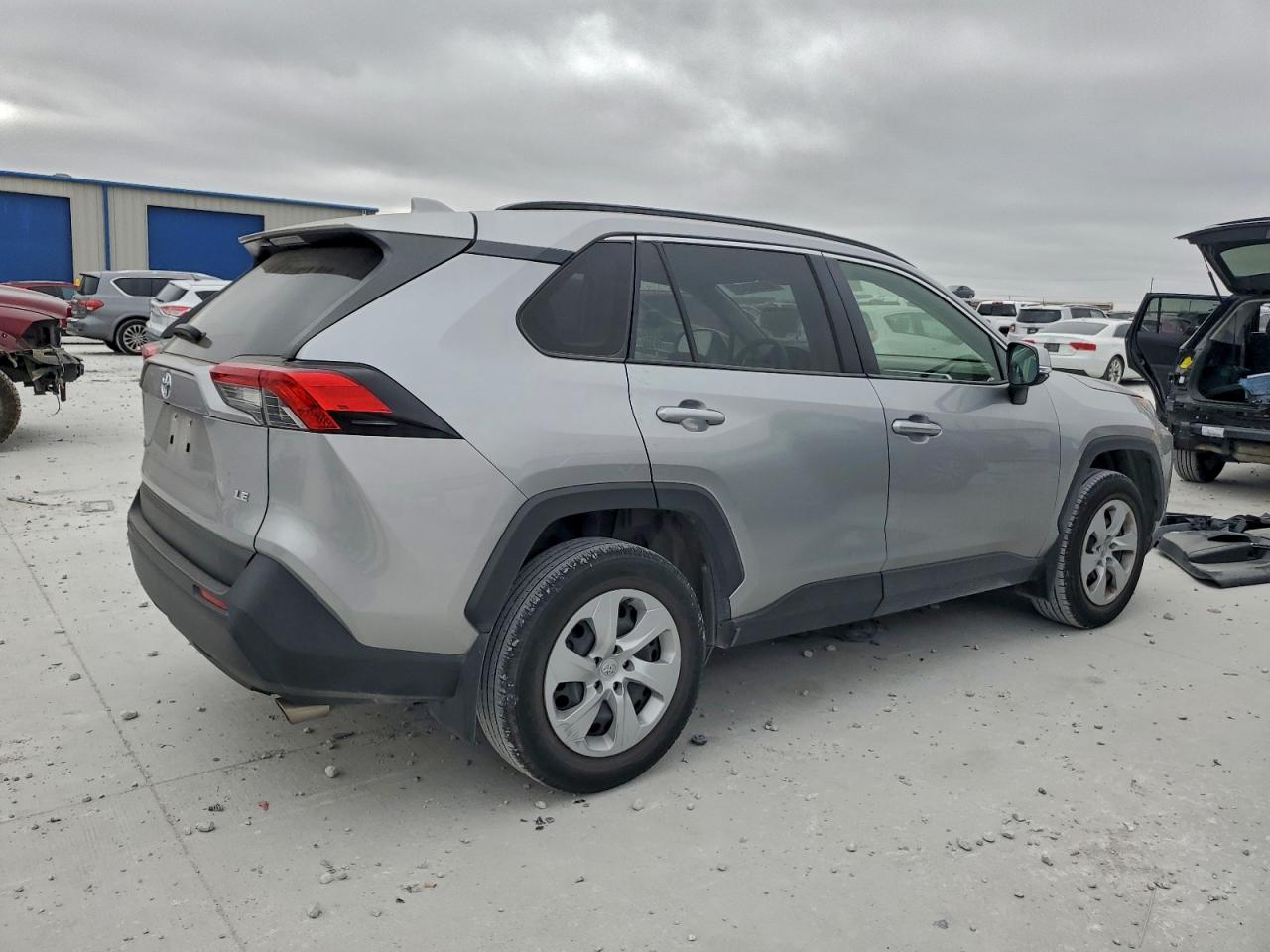 2019 TOYOTA RAV4 LE photo 3