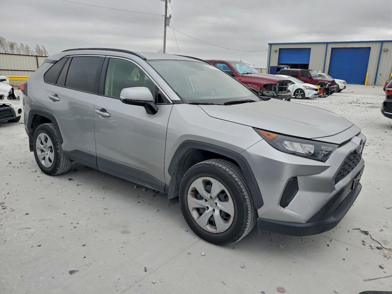 2019 TOYOTA RAV4 LE photo 4