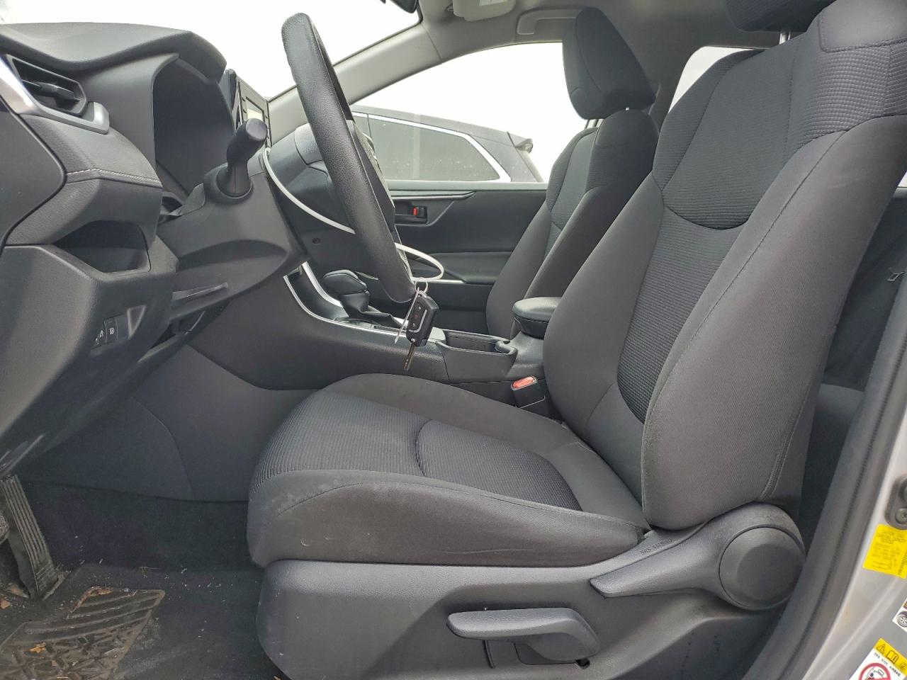 2019 TOYOTA RAV4 LE photo 7