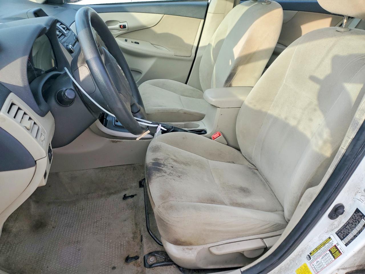 2013 TOYOTA COROLLA L photo 7