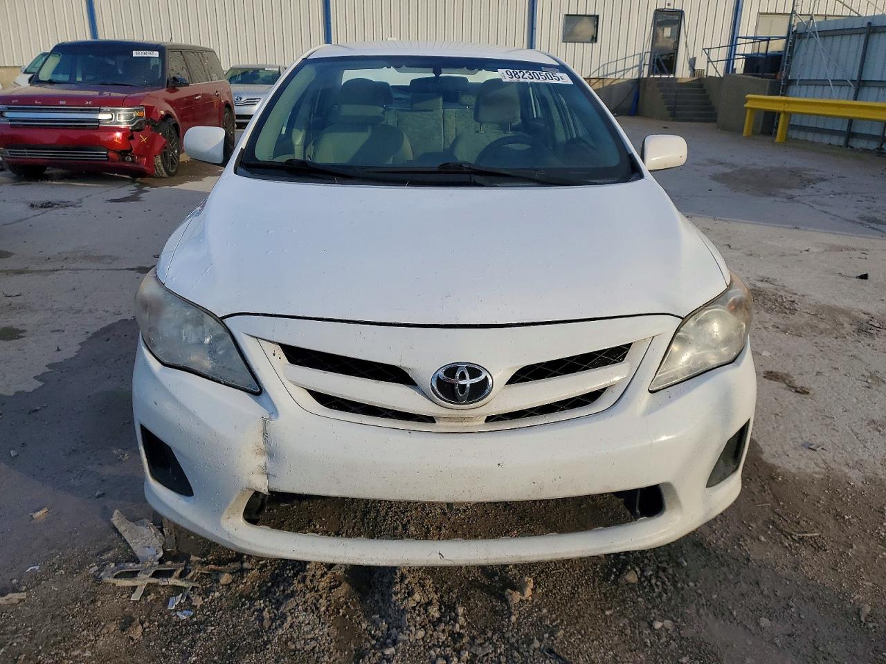 2013 TOYOTA COROLLA L photo 5