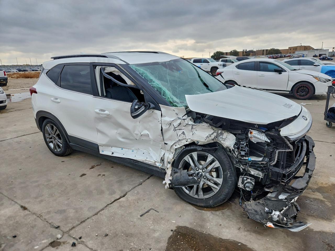 2021 KIA SELTOS S photo 4