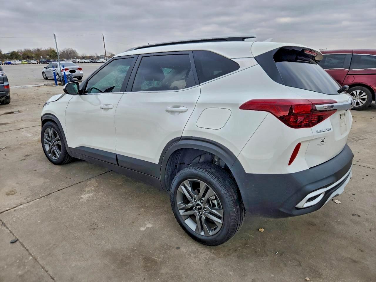 2021 KIA SELTOS S photo 2