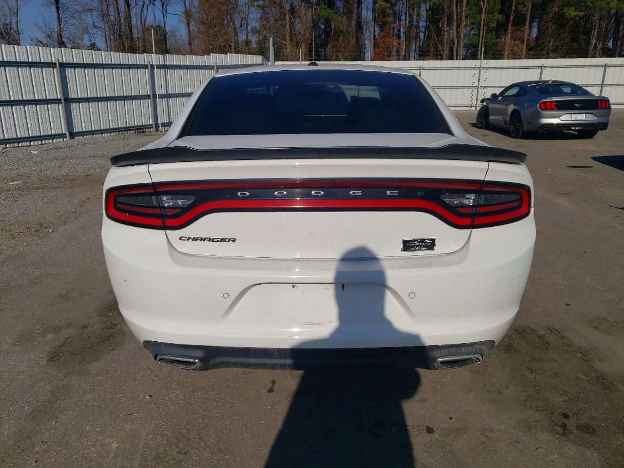 2017 DODGE CHARGER SE photo 6