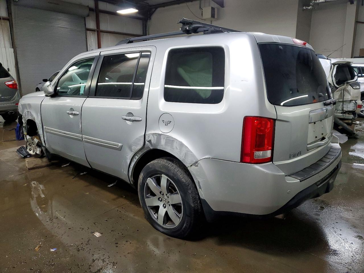 2012 HONDA PILOT TOURING photo 2