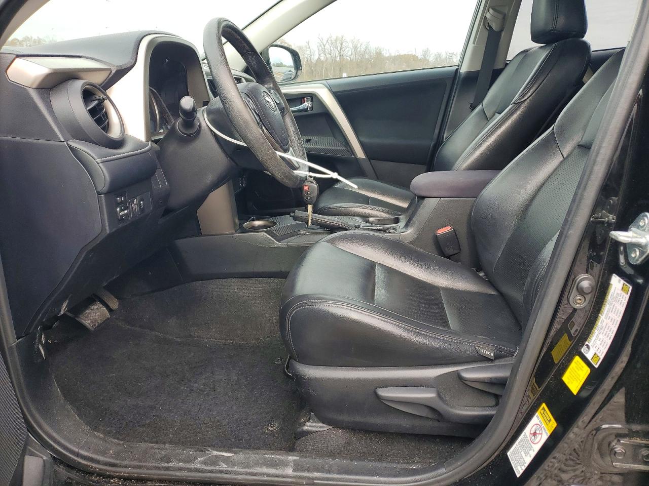 2015 TOYOTA RAV4 XLE photo 7