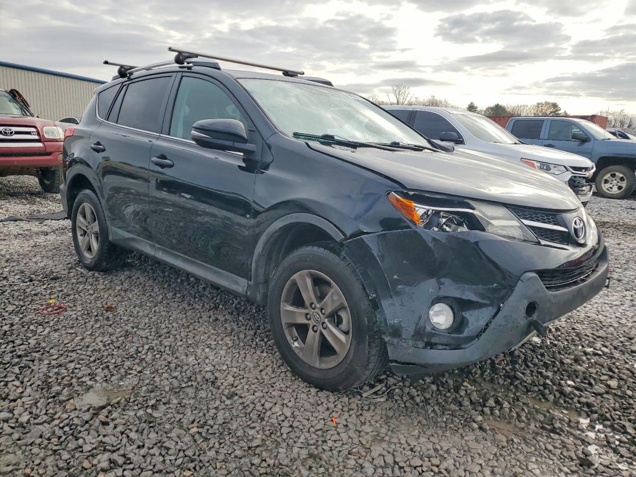 2015 TOYOTA RAV4 XLE photo 4