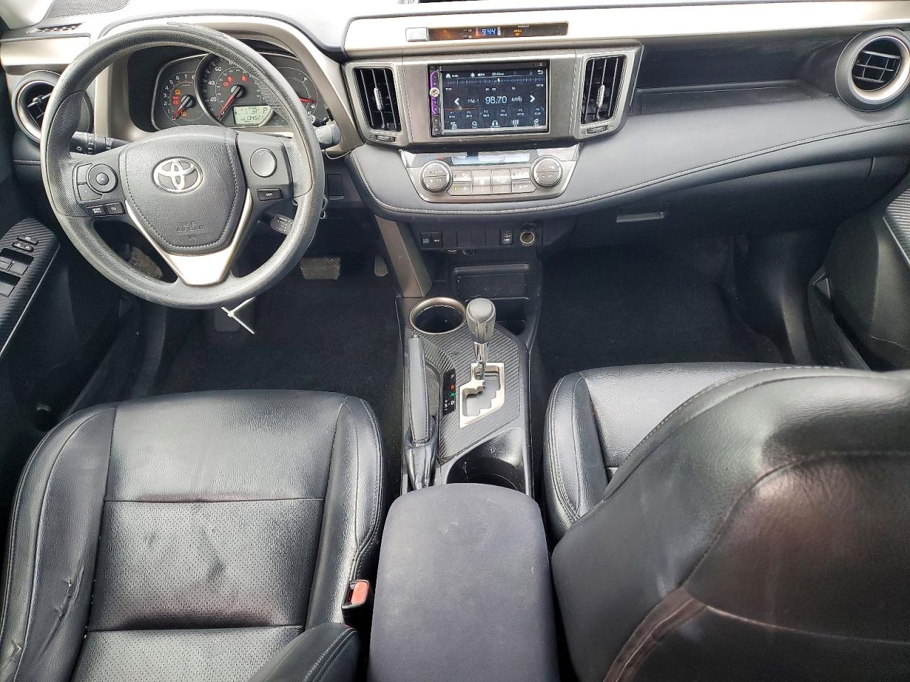 2015 TOYOTA RAV4 XLE photo 8
