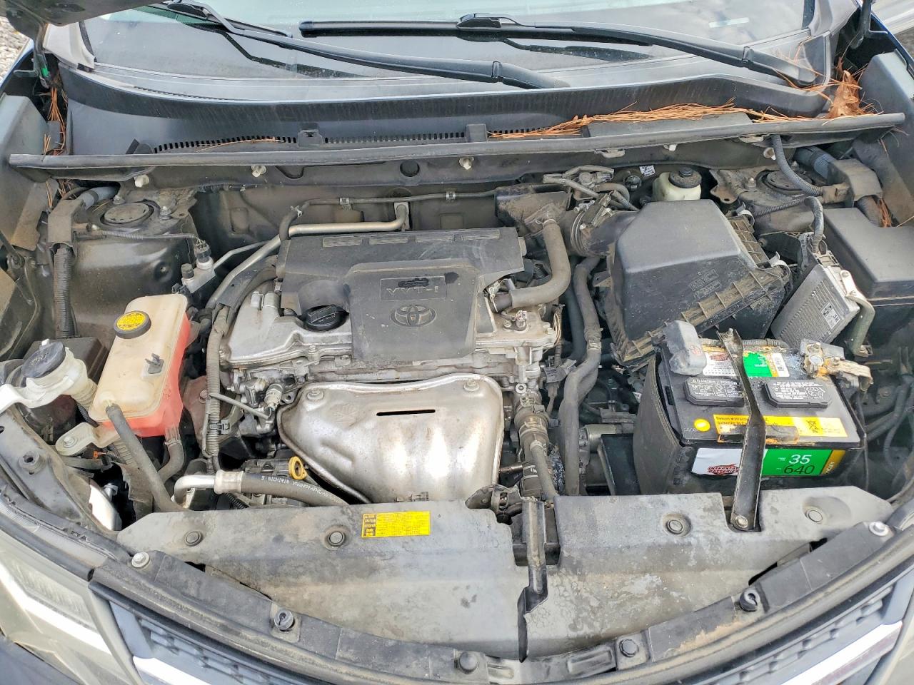 2015 TOYOTA RAV4 XLE photo 12