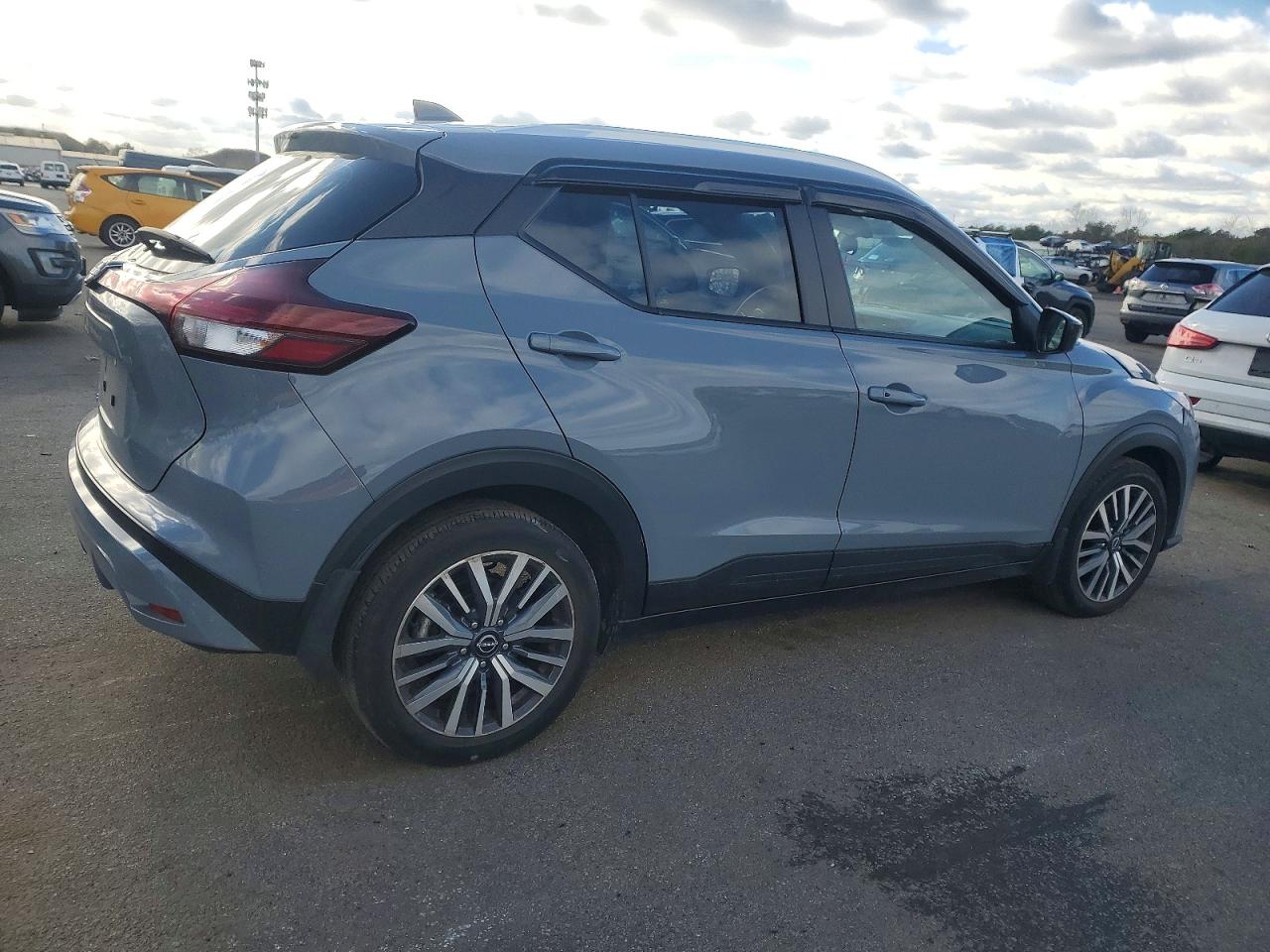 2023 NISSAN KICKS SV photo 3