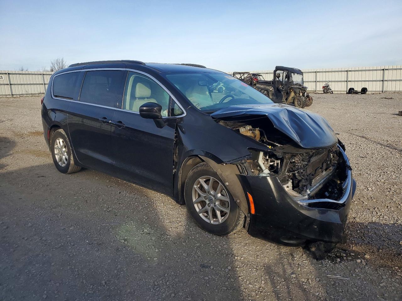 2021 CHRYSLER VOYAGER LXI photo 4