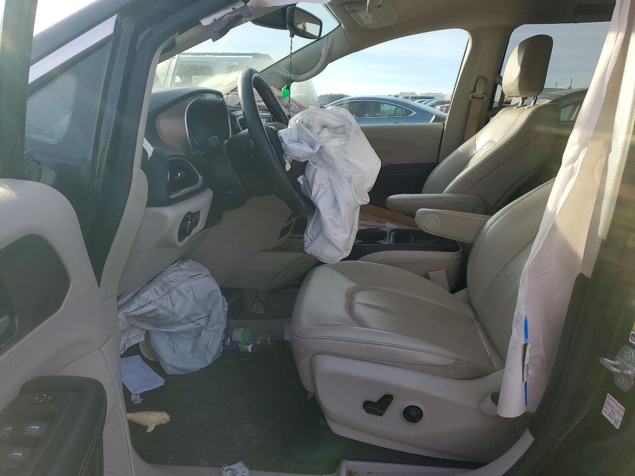 2021 CHRYSLER VOYAGER LXI photo 7