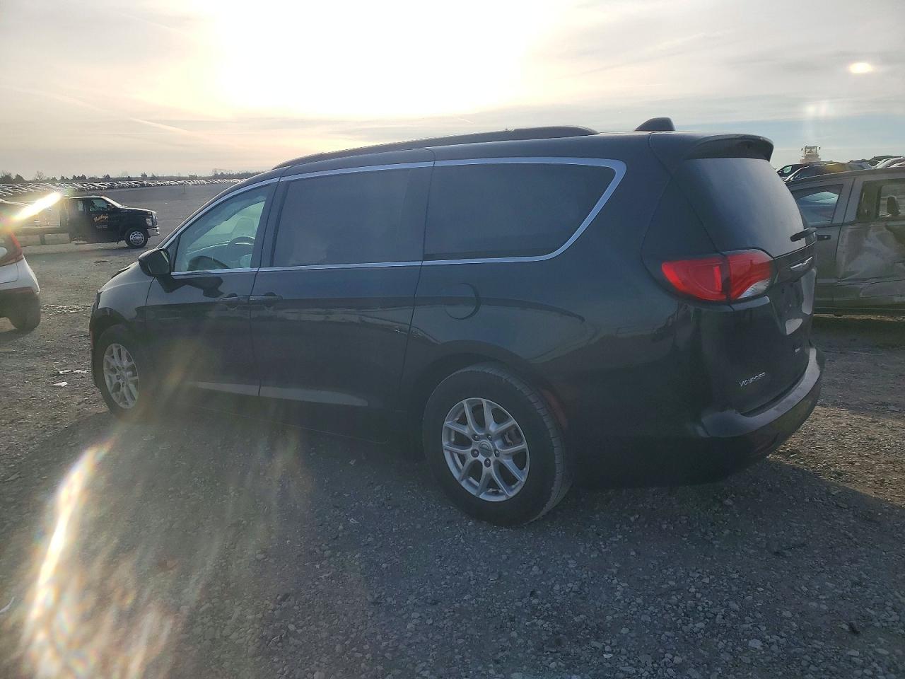 2021 CHRYSLER VOYAGER LXI photo 2