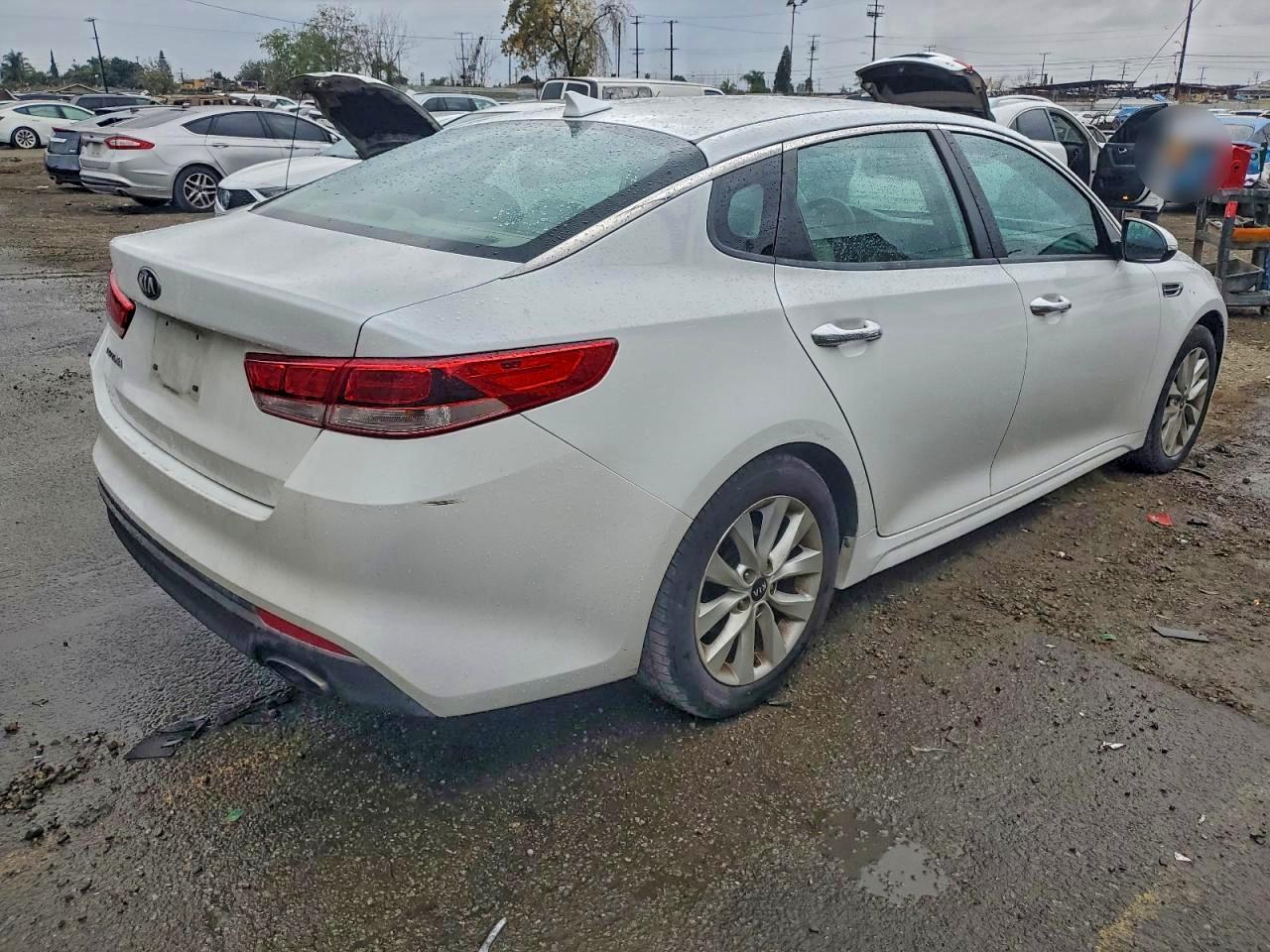 2016 KIA OPTIMA LX photo 3