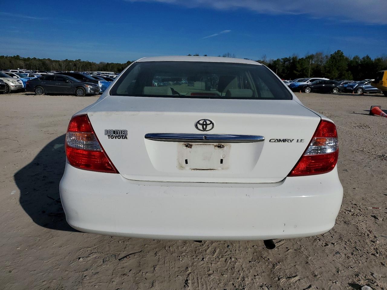 2002 TOYOTA CAMRY LE photo 11