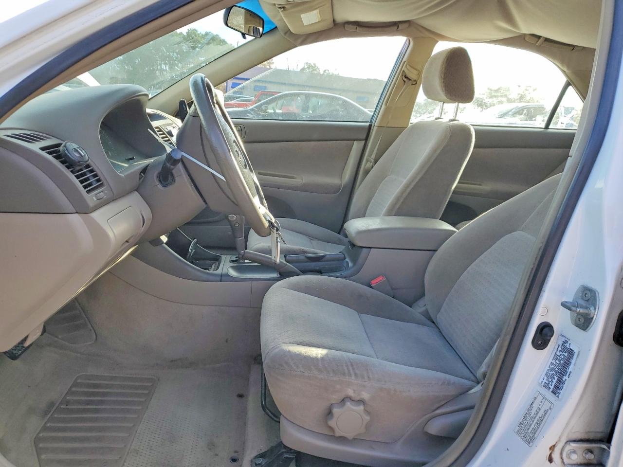 2002 TOYOTA CAMRY LE photo 13