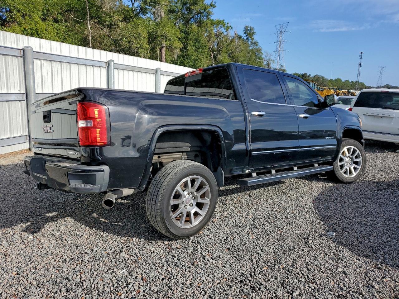 2015 GMC SIERRA K1500 DENALI photo 3
