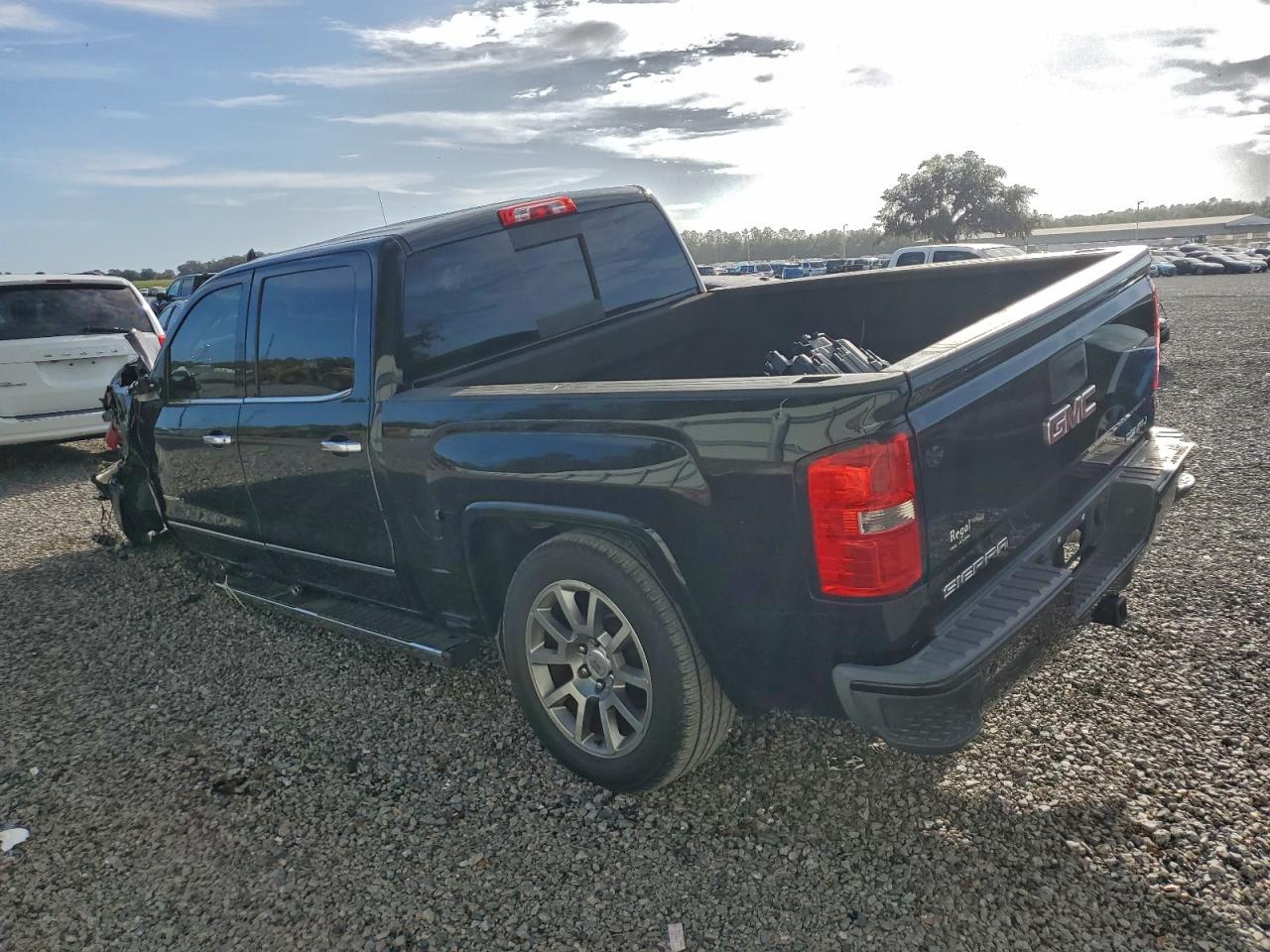 2015 GMC SIERRA K1500 DENALI photo 2