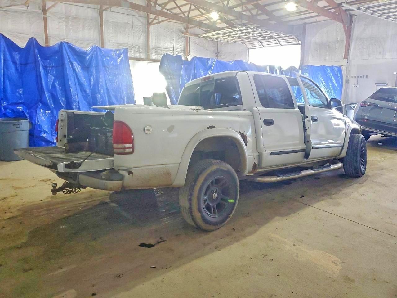 2004 DODGE DAKOTA QUAD SLT photo 3