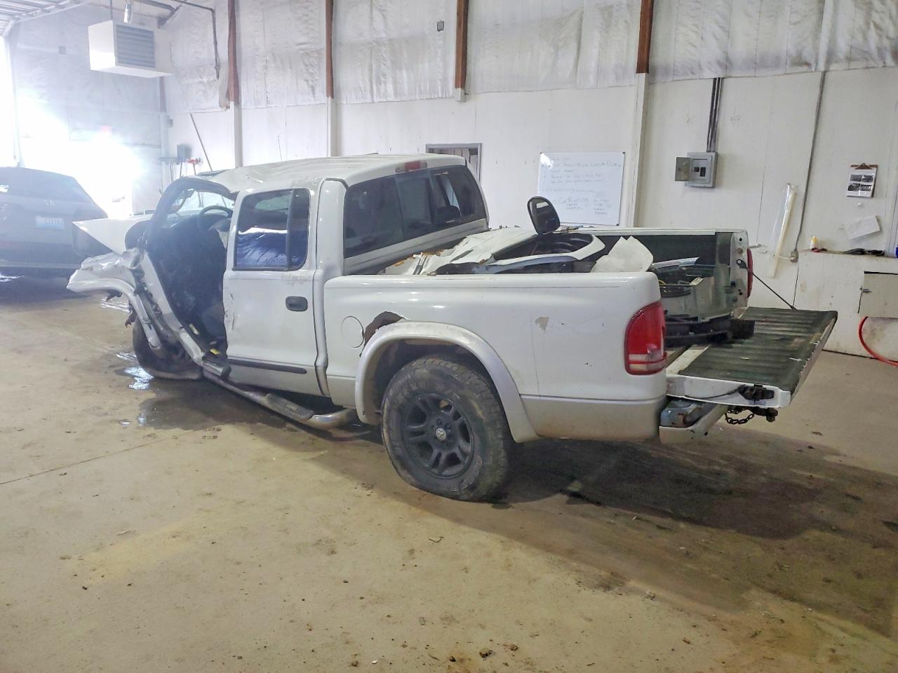 2004 DODGE DAKOTA QUAD SLT photo 2