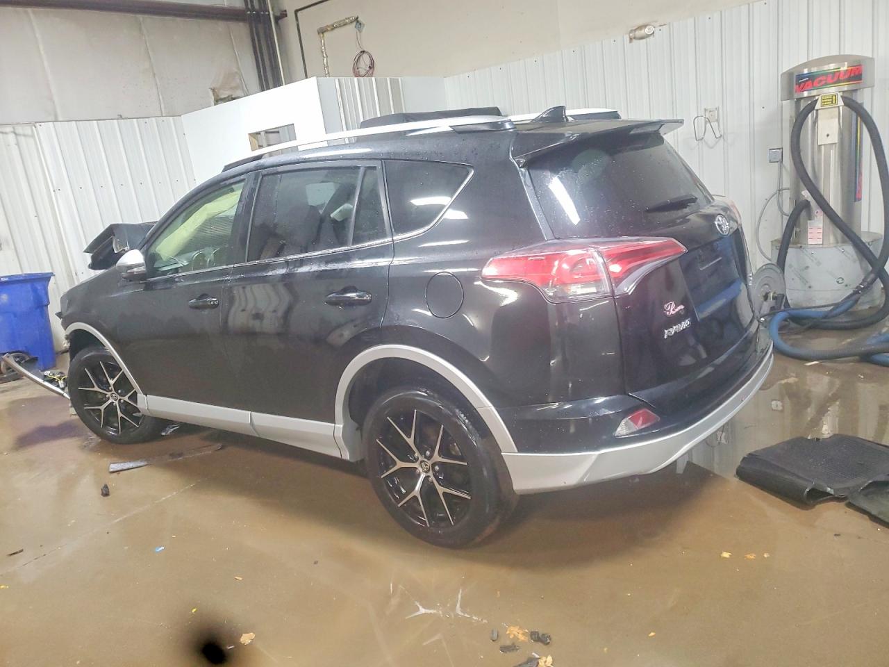 2016 TOYOTA RAV4 SE photo 2