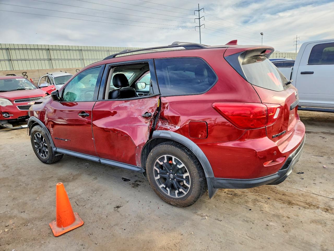 2020 NISSAN PATHFINDER SV photo 2