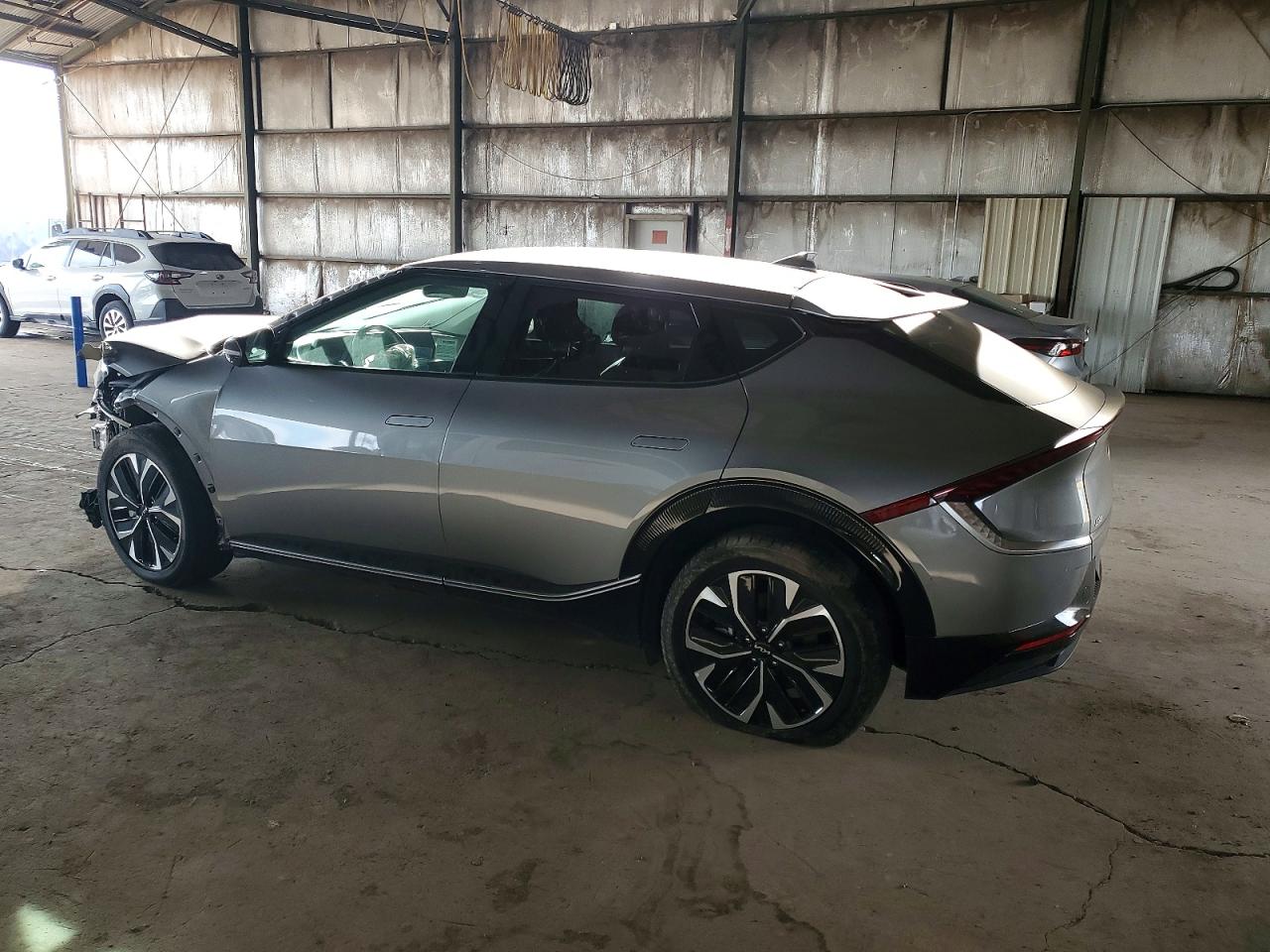 2024 KIA EV6 LIGHT photo 2