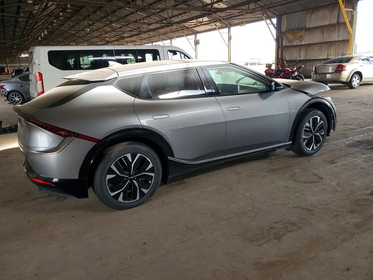 2024 KIA EV6 LIGHT photo 3