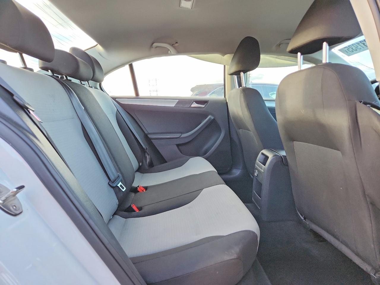 2017 VOLKSWAGEN JETTA S photo 28