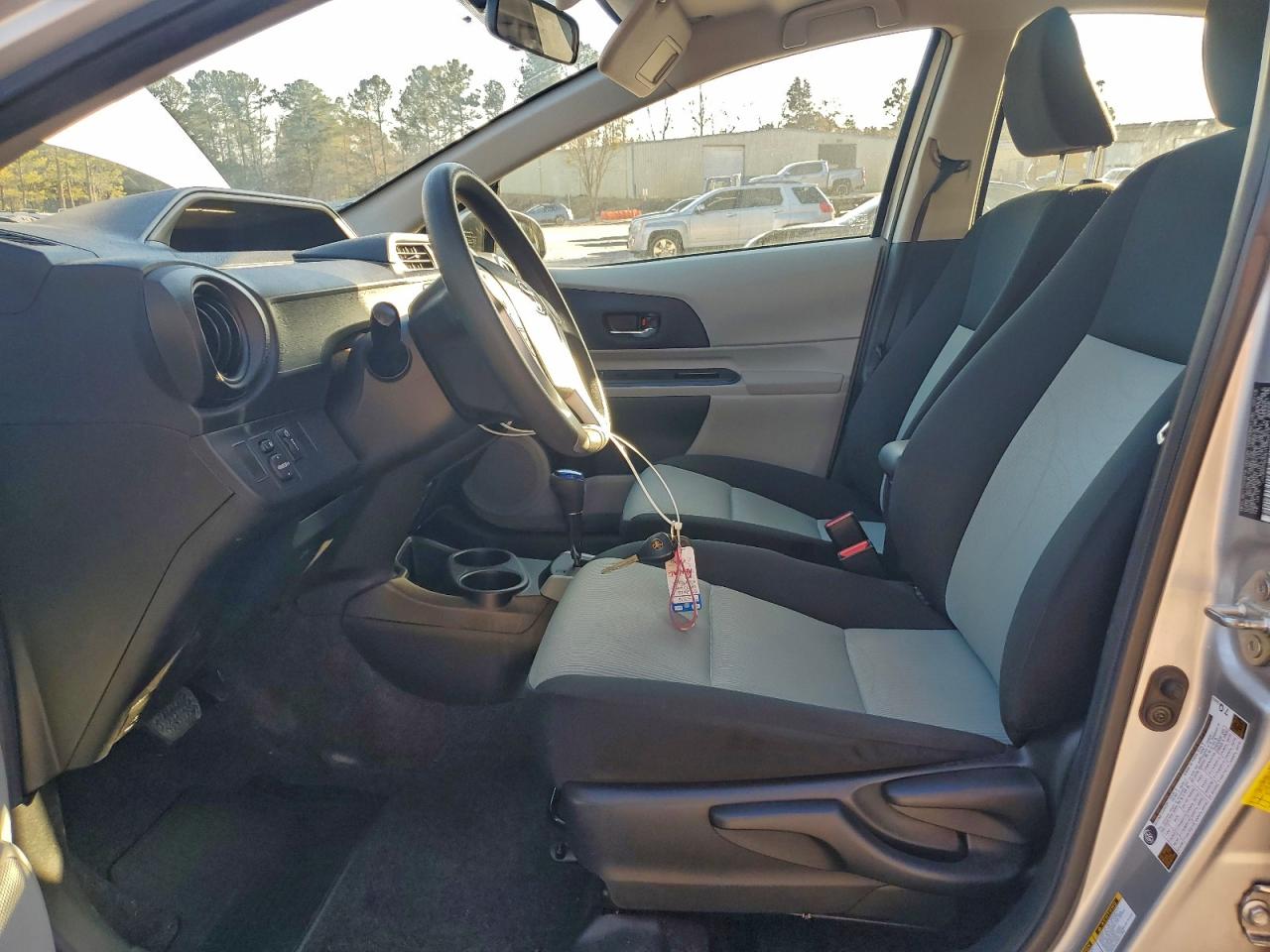 2013 TOYOTA PRIUS C photo 7