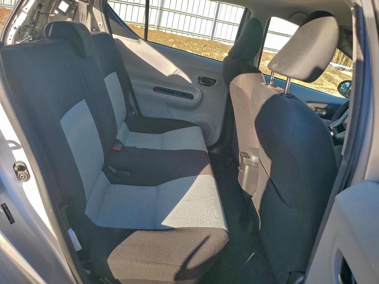 2013 TOYOTA PRIUS C photo 10