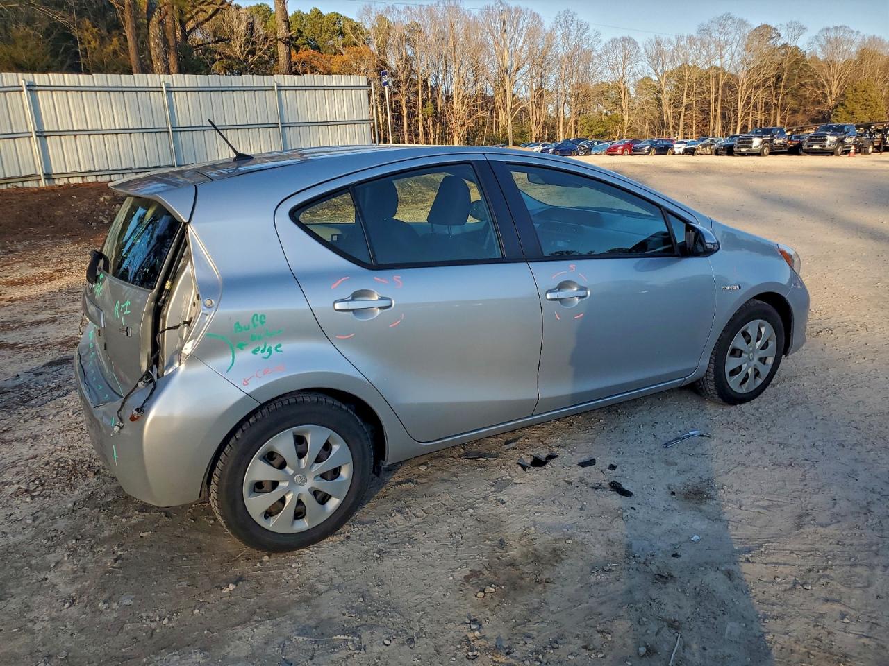 2013 TOYOTA PRIUS C photo 3