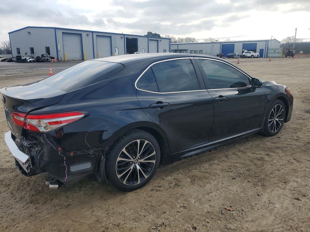 2018 TOYOTA CAMRY L photo 5