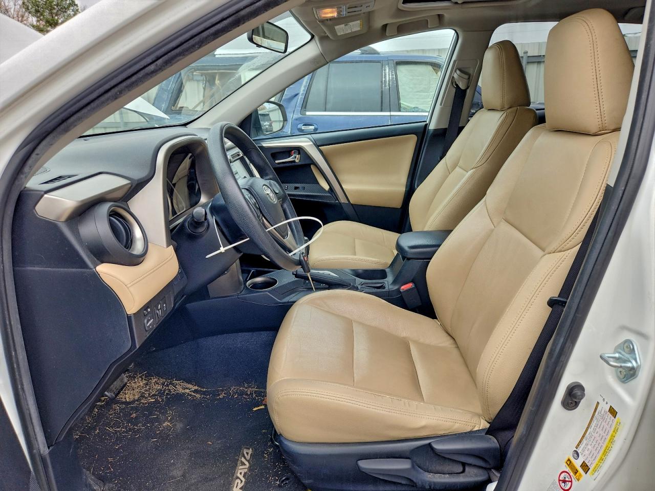 2015 TOYOTA RAV4 XLE photo 7