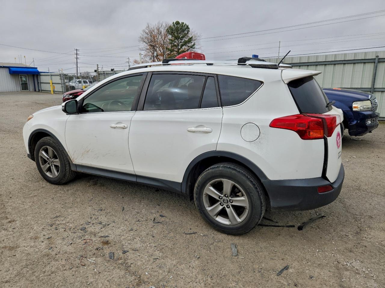 2015 TOYOTA RAV4 XLE photo 2
