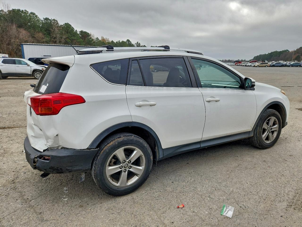 2015 TOYOTA RAV4 XLE photo 3