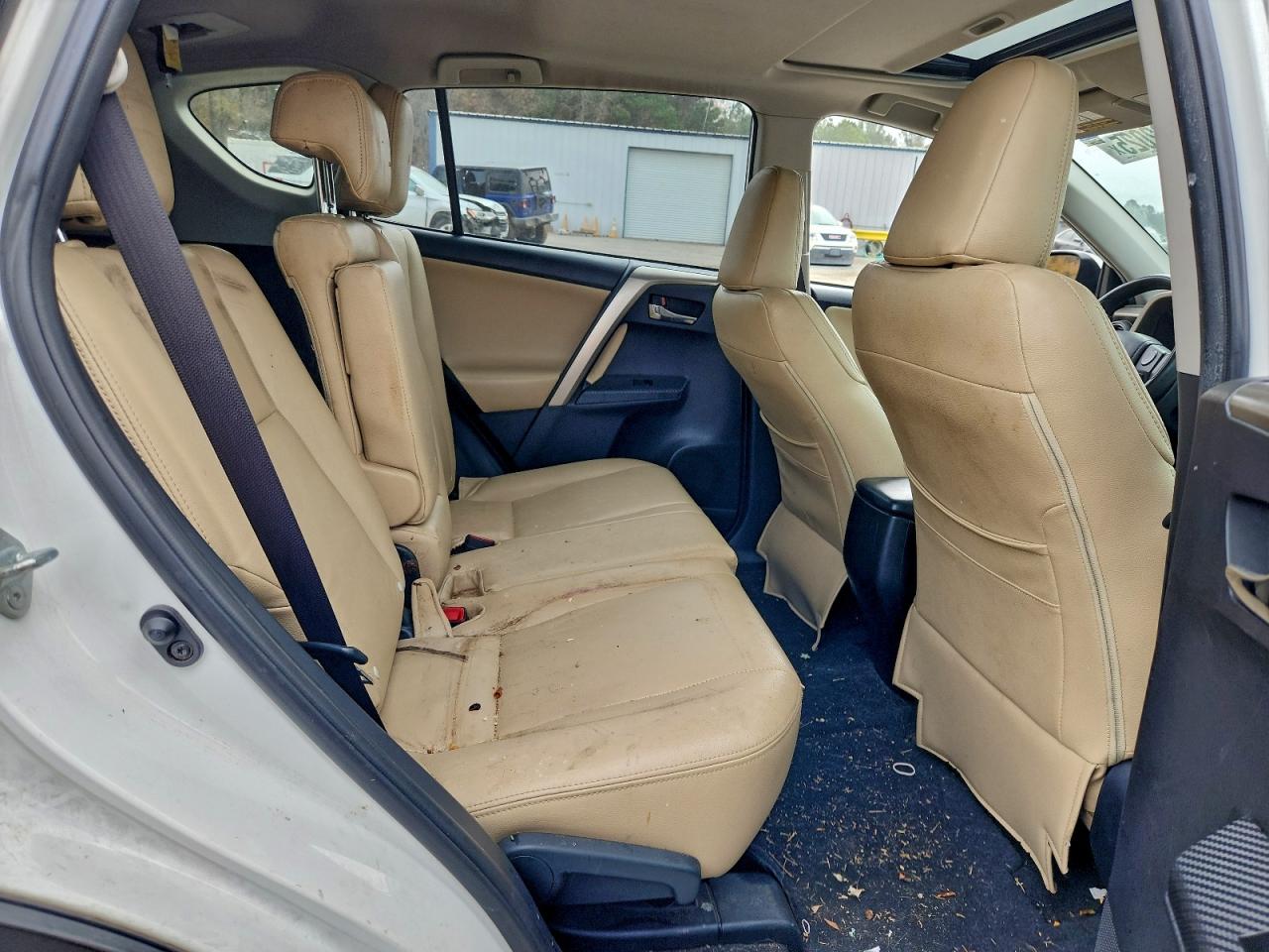 2015 TOYOTA RAV4 XLE photo 11