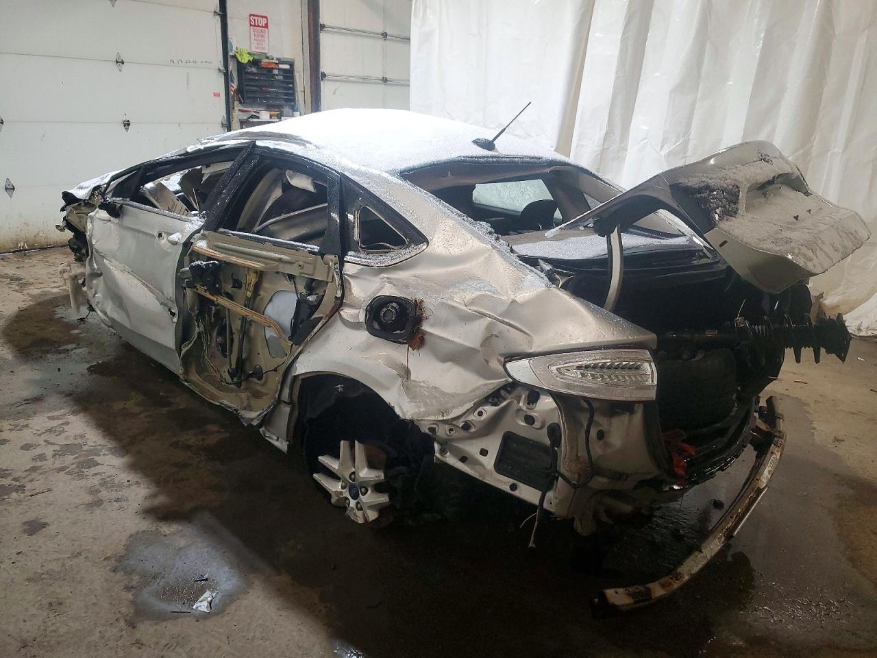 2015 FORD FUSION SE photo 2