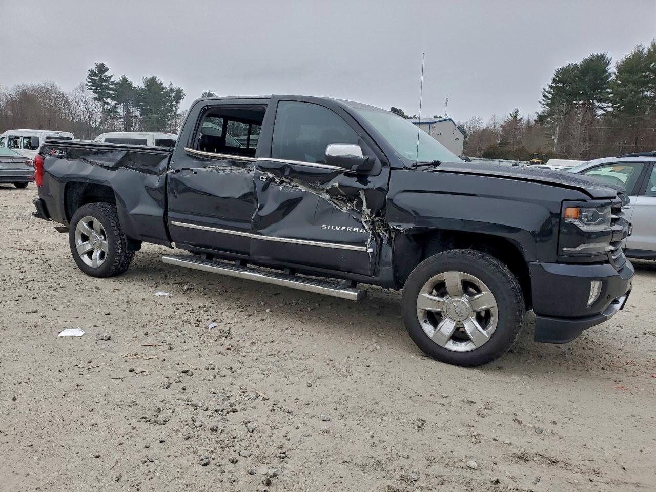 2017 CHEVROLET SILVERADO K1500 LTZ photo 4