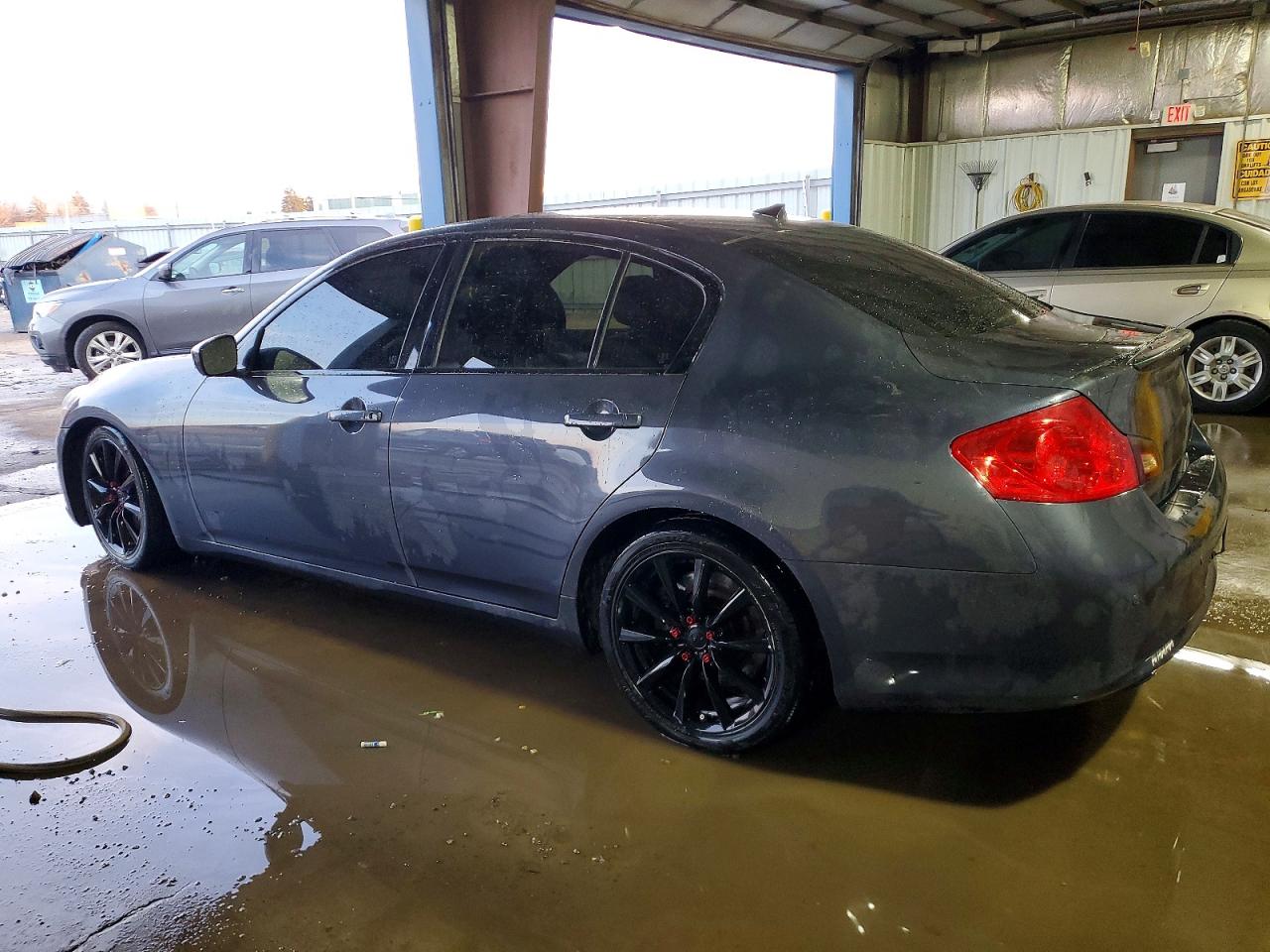 2012 INFINITI G37 photo 2