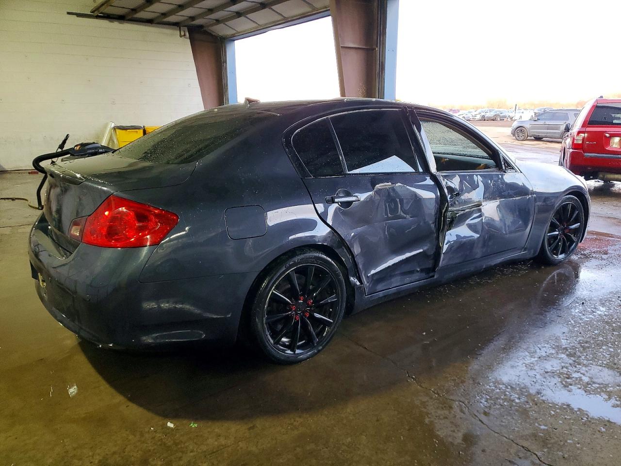 2012 INFINITI G37 photo 3